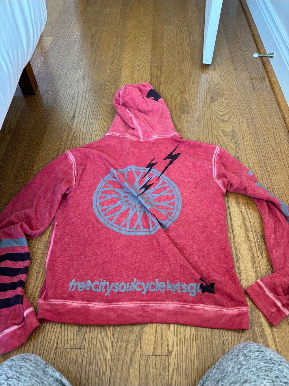 freecity Zip Hoodie with Sleeve Graphics - Picture 5 of 6